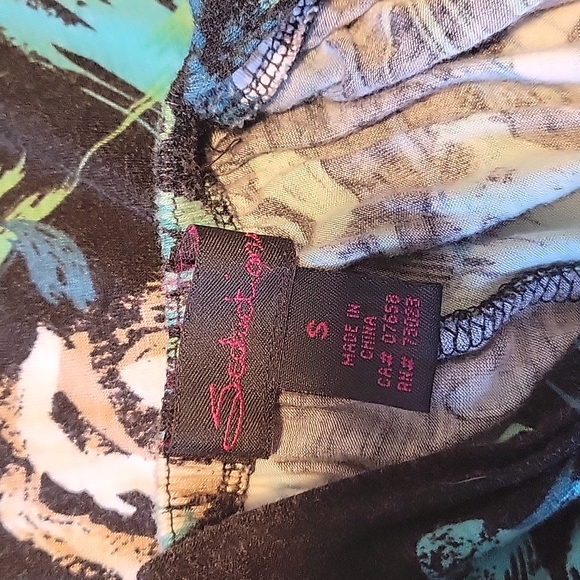 Seductions Printed Dress - Picture 5 of 6